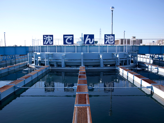 約26万㎡の金町浄水場。沈砂池やオゾン接触池など、送配水までに幾工程も通過する。