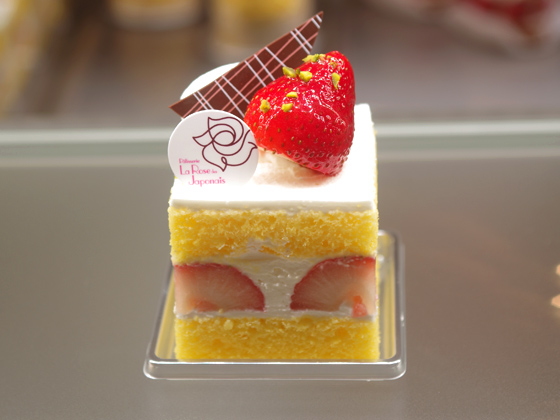 ショートケーキ450円。折り目正しく、美しく。