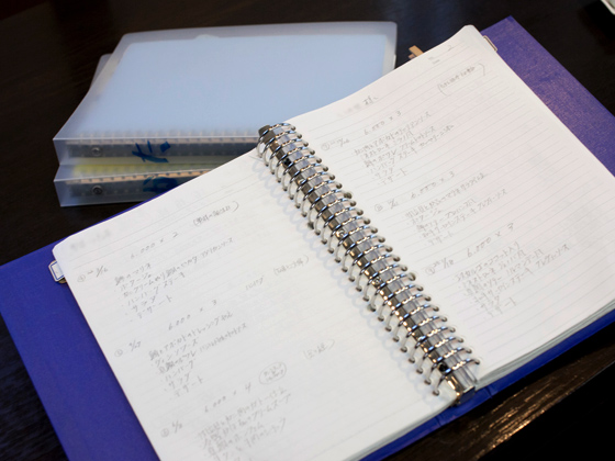2004年創業以来、富士子さんが書き貯めているお客様ファイル。好き嫌い、アレルギー、感想などが細かく。