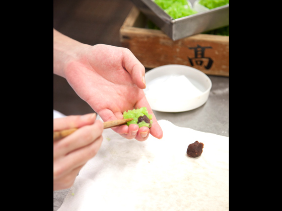 練りきりをはじめ上生菓子やせんべいも人気。