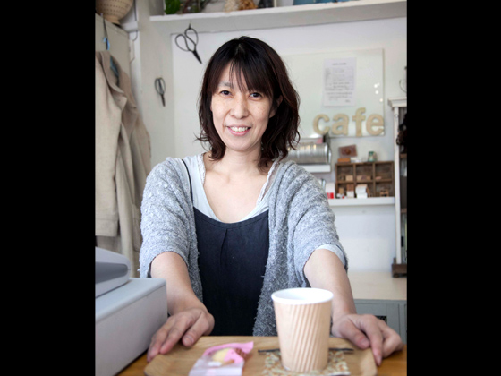 「うちは男性のお客様も多いんですよ」と大塚さん。大塚さんとのおしゃべりを楽しみに来る常連さんもいっぱい。